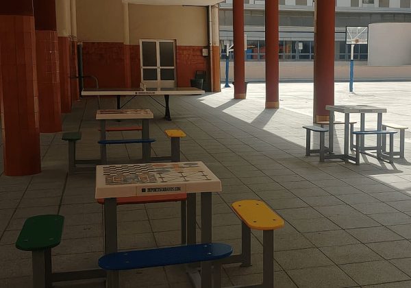 Mesa Ajedrez exterior MACCB4R para patios de colegios - Imagen 4